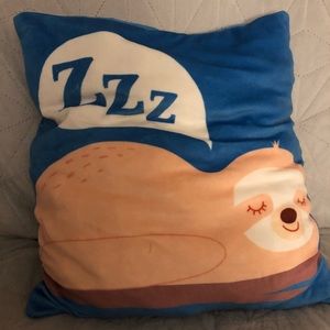 VERY SOFT PILLOW FOR PEOPLE OF ANY AGE!